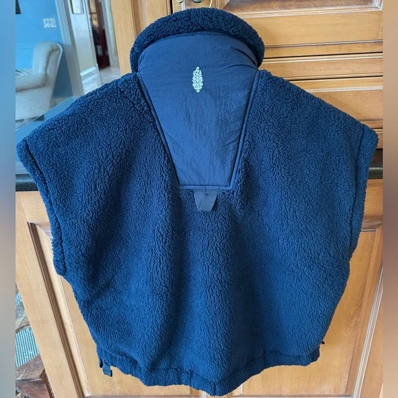 FP Movement Scout It Out Fleece Vest size XS - Picture 8 of 12